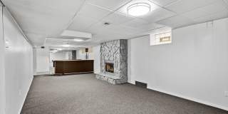 Stunning 3 bed, 2 bath home in East Hills available August 1! Gallery 25