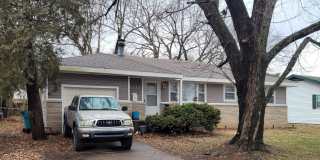 3-Bed, 1-Bath in Oak Grove Neighborhood. + Garage, fenced in backyard, Washer/Dryer Hookups 3-Bed, 1-Bath in Oak Grove Neighborhood. + Garage, fenced in backyard, Washer/Dryer Hookups Gallery 1