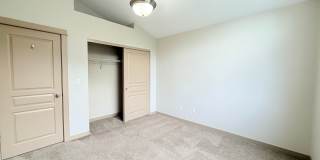 Spacious 3 Bedroom Townhome with Huge Bonus Room! Gallery 20