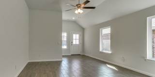 Stunning New Home! Gallery 6