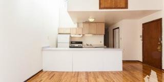 2523 North Lincoln Avenue Gallery 1