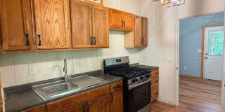 Charming NE Cottage! Gallery 10
