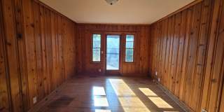 Charming Old Hickory Cottage with Vintage Character Gallery 8