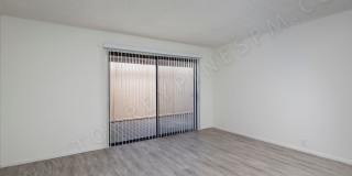 Tri-Level La Jolla Townhouse with Washer/Dryer and Garage! Gallery 6