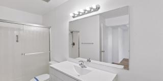 Modern Updated Tempe Townhome Near ASU & Downtown with Resort-Style Amenities Gallery 28