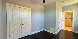 Great, modern 2 bedroom 2.5 bath available in South Austin! Gallery 35