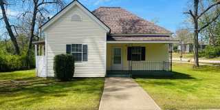 Wow! 3 bedroom 2 bathroom home in Lagrange. Must see! Gallery 1