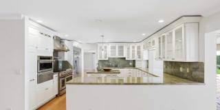 2204 Notre Dame Drive Gallery 21