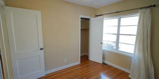 3 Bed / 1 Bath Home w/Sunroom in Midtown Neighborhood! Gallery 15