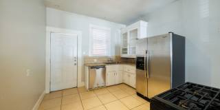 AVAILABLE AUGUST: Prime Location - 3 BR / 1 BA home located in Downtown and Walk to UT Gallery 23