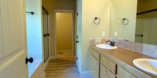 Beautiful 3 bed 2 bath home in The Preserve Subdivision just off Linder  Ln in Eagle. Gallery 36