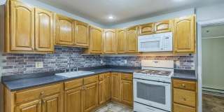 Spacious  Updated Grays Ferry Rowhome Near Parks and Center City — Accepting ALL PHA voucher holders Gallery 1