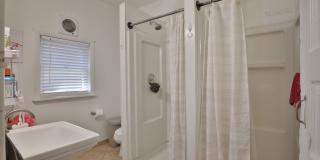 5br,1.5ba, FREE off-street parking, huge front porch, central AC, big backyard, recently remodeled, FREE washer/dryer  & 1 min walk to High St. Gallery 28