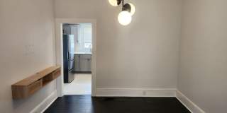 Charming Railroad-Style Townhouse Near Forsyth Park & Starland Gallery 5