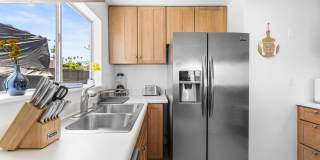 Charming 2 Bed 1 bath "fully furnished monthly rental" in La Jolla Village. Gallery 20