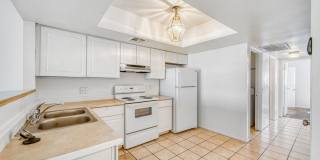 Cozy 2 Bedroom Upstairs Unit With Lots of Natural Light! Gallery 8