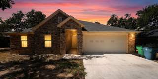 Spacious 4BR House in Runaway Bay Gallery 1