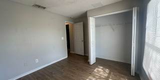 Spacious 3 bedroom, 2 bath home with a den! Gallery 28