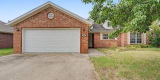 Beautiful 3 Bed, 2 Bath Bentonville Home with Fireplace & Fenced Backyard Gallery 1