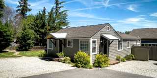 Kelsey's Cottage: Fully Furnished 2 bd/1ba Jacksonville Cottage, Large yard! $300 Utility Fee Gallery 1