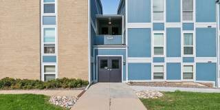 Spacious Centennial Condo Gallery 1