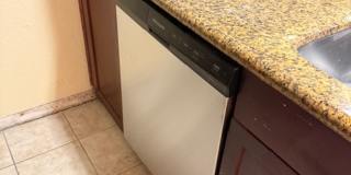Large one bedroom condominium Gallery 13