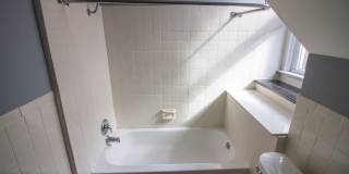 2 bed/1 bath, Single-family Home! Modern and spacious with off-street parking and a relaxing backyard Gallery 18