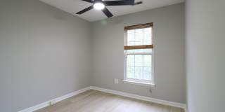 43673 SCARLET Square Gallery 20