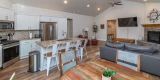 Furnished Spacious Home, Fully Equipped Kitchen, Garage Included Gallery 5