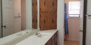 Remodeled 2 bedroom/1&1/2 bathroom in Eastwood on the Bayou Gallery 15