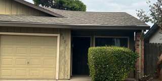 UPDATED 3 BEDROOM DUPLEX IN SACRAMENTO! Gallery 1
