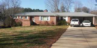 Spacious 3BR Home in Established Spartanburg Neighborhood – 3609 Sherwood Dr Gallery 1