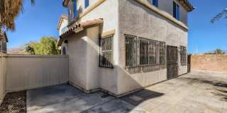 2 Story with Vaulted Ceiling and All Kitchen Appliances Gallery 26