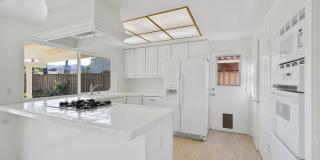 Beautiful Westlake First Neighborhood Family Home w/ Large Backyard with Panoramic Mtn Views Gallery 39