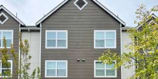 Lynnwood Townhome with attached Garage Gallery 1
