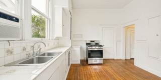 CHARMING 4-BEDROOM HISTORIC HOME IN TOBIN HILL Gallery 11