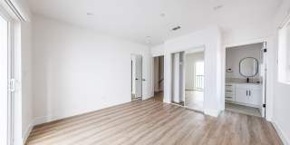Massive Luxury 4 Beds with 2-3 Parking Spots Gallery 36
