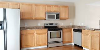 2 Bed/1.5 Bath Townhouse with Garage - 8/5/2026 Gallery 5