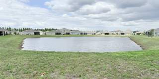Spacious 4BR Home with Office, Loft & Lake Views Gallery 35