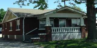 3 bed, 1 bath house just steps from Missouri State University Gallery 1