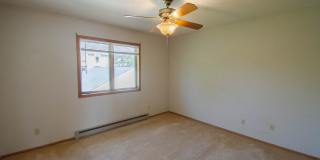 Upstairs condo with garage space in great NW location! Gallery 9