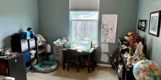 5 bedroom home with fenced in yard!!! Gallery 26