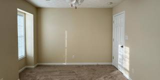 3 Bed 2.5 Bath Townhome with New Flooring and Paint Gallery 15