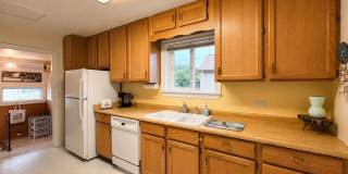 Charming Downtown Historic Fully Furnished Rental Gallery 6
