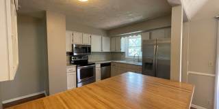 15112 Lincoln Cir – 3 Bed/2 Bath Split Entry in Millard School District | Fireplace, Deck, Fenced Yard Gallery 7