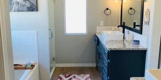 Gorgeous 4 bedroom 2 bathroom Available September! Gallery 7