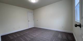 Updated 5BR 3bath house with off street parking! Gallery 26
