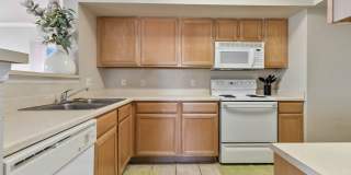 2/2 condo available now at the Villagio for annual lease Gallery 11