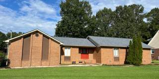 3 BR 2 BA with tons of closet space. Gallery 1