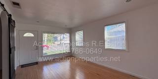 Downtown Roseville - 2 Bed, 1 Bath - Single Level Bungalow - Landscaping Included - Utilities Included! Street Parking Gallery 3